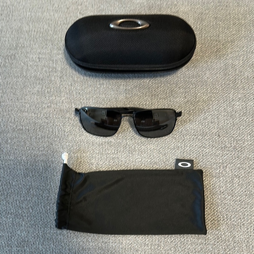 Oakley Gauge 6 Polarized Sunglasses with Sleeve and Hard Case